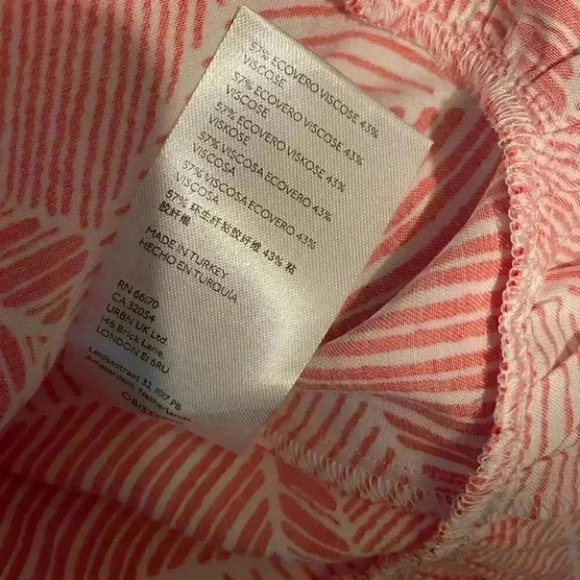 Anthropologie Mauve Geometric Abstract Tropical Red & White Ruffled Skirt - Picture 6 of 6